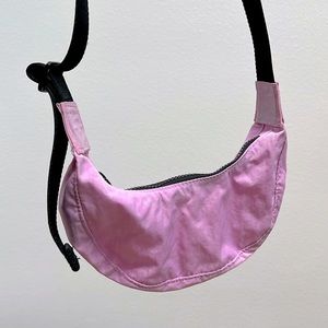 BAGGU mini crescent bag in Peony